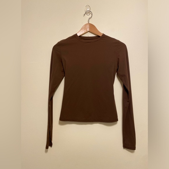 SKIMS Tops - SKIMS Classic Women's Long-Sleeve Crewneck Top - Brown. Size L